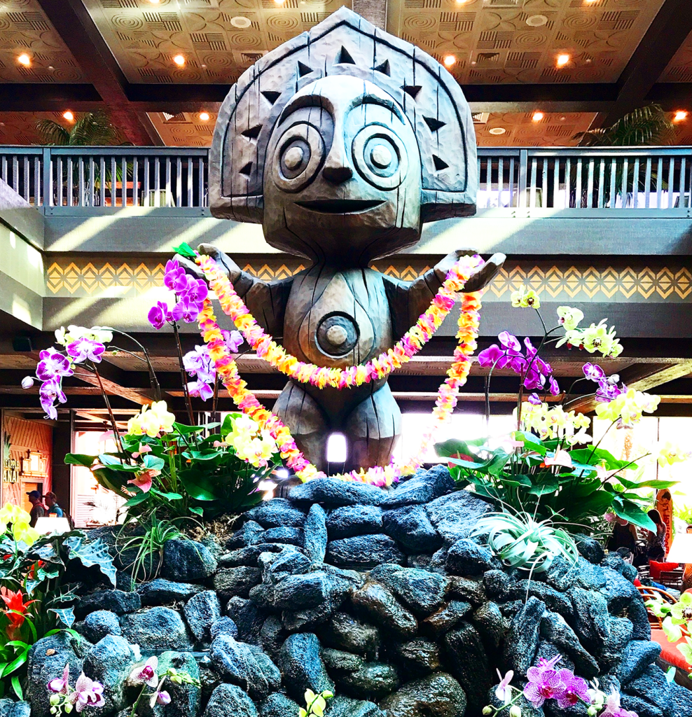 tiki statue at polynesian hotel disney world